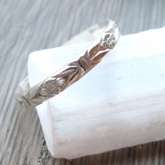 Silver Floral Dainty Ring Band NEW - Picture 1 of 5